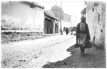 Вход в мечеть Ходжи Ахрара со стороны улицы Гуль-базар